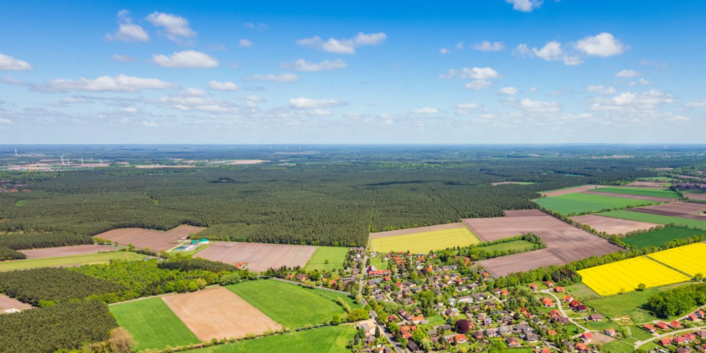 Luftaufnahme der Natur im Oldenburger Münsterland wo LHM Pooling ansässig ist